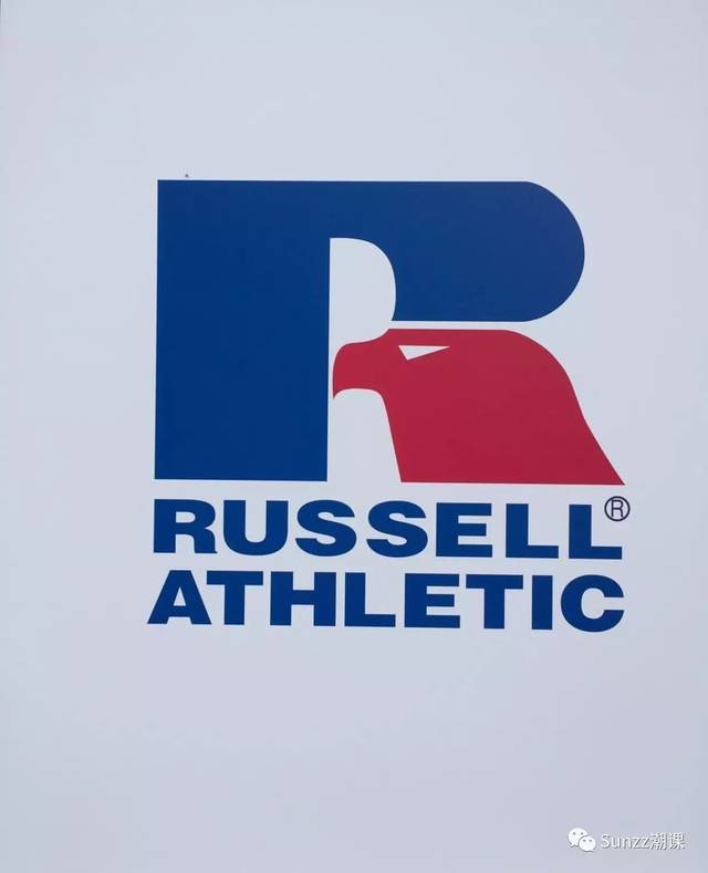 但是在名气上年龄更大些的 russell athletic 却完全的输给了