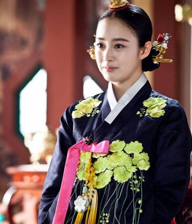 韩国女人为了美折断脖子,国王下令不准弄这种发型