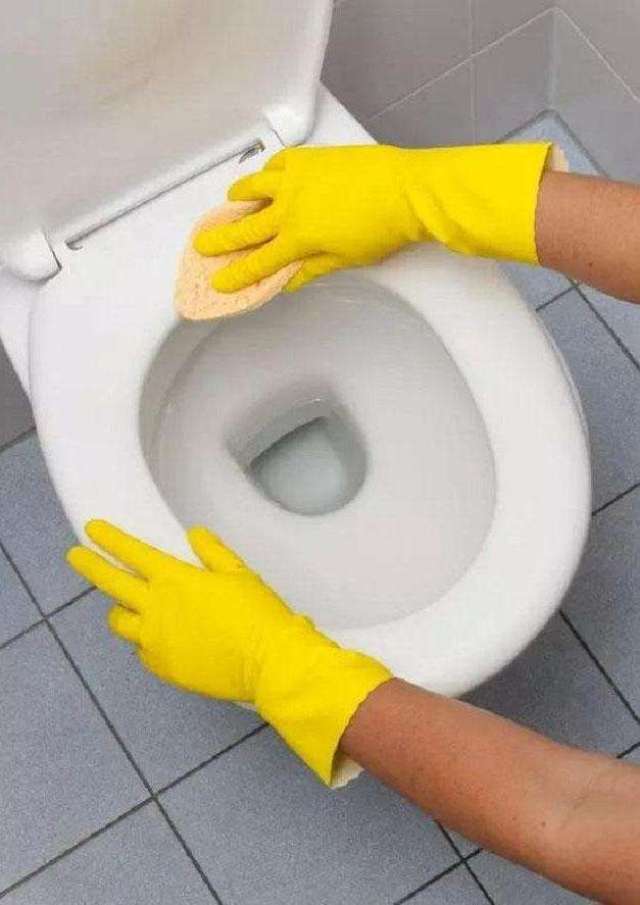 这样打扫卫生间事半功倍