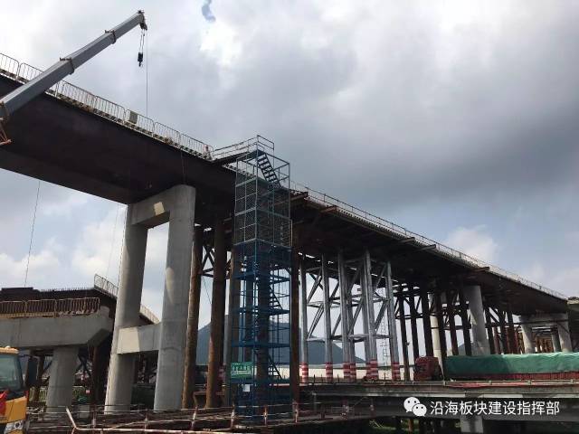 保质提速 乐清湾大桥南塘枢纽钢混结合梁吊装施工提前完成