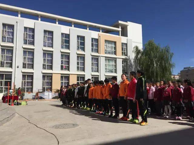 北京八喜足球俱乐部与张北县师范路小学足球合作帮扶项目正式启动!