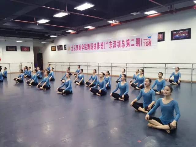通告满班北京舞蹈学院第五期进修班停止报名