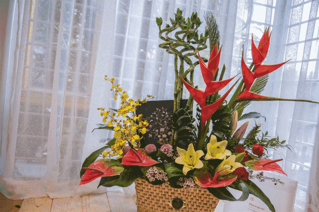 "潮汕情"花篮预订价:380元 即送君华海逸大酒店月饼
