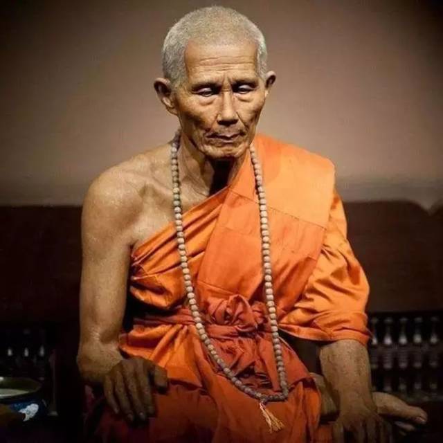 很多人认为高僧的佛珠能给自己带来功德和运气,但是往往会适得其反!