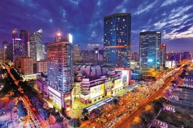 天河路的中心无疑是 天河城