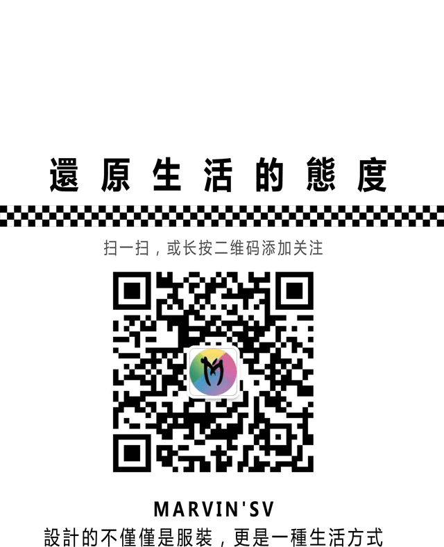 彩色彩色涂鸦图案的骑自行车的夹克上的高切霓虹蓝色乳胶紧身衣。