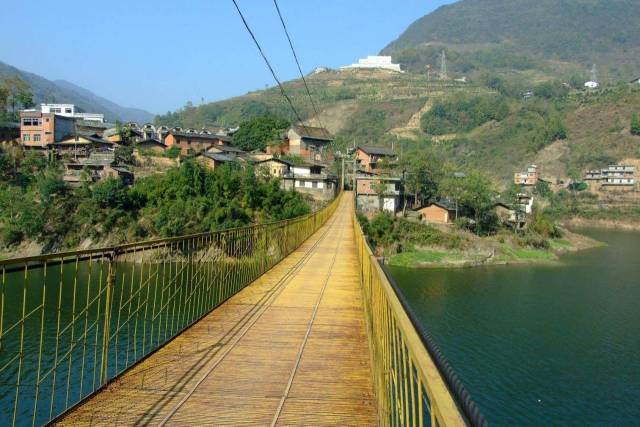 这个十一哪儿也不去,喊上朋友到紫阳来旅游!登茶山,品