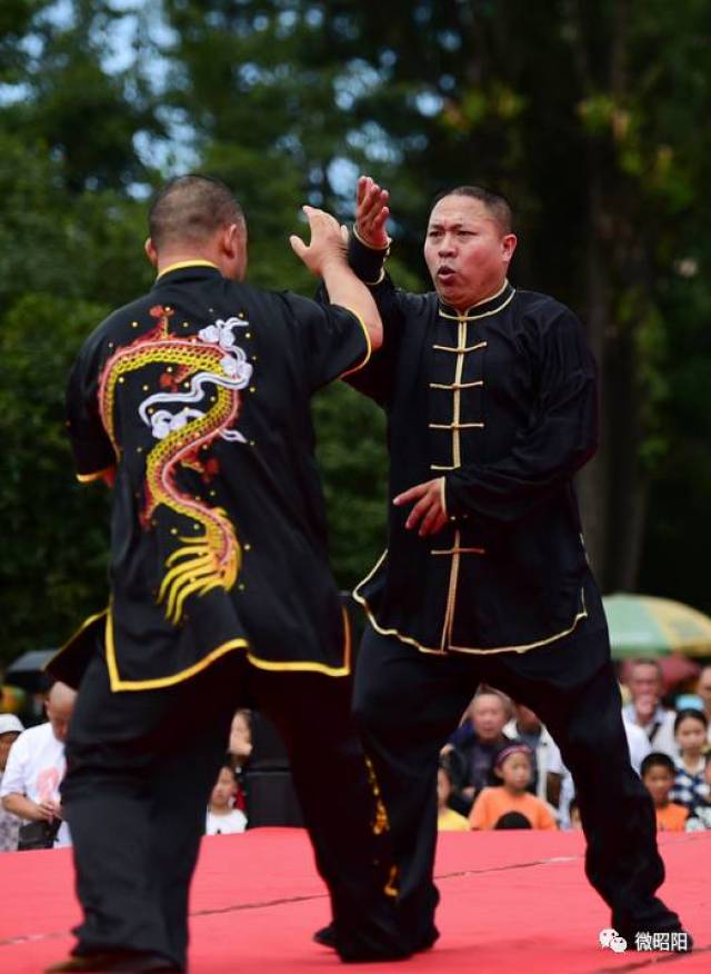 昭通上演"武林大会,四川练家子与彭家拳传承人切磋中华武术