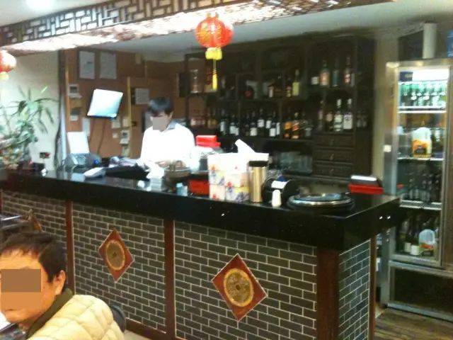 中国游客在悉尼著名中餐馆吃出蟑螂!当事人:“店家不但不道歉,