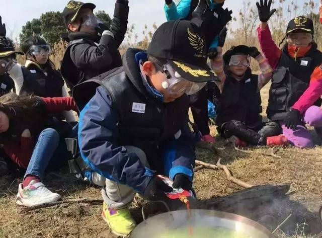 【建灶烹食成长营】土坑烧鸡竹筒饭,达科塔火坑,化身荒野小厨神!