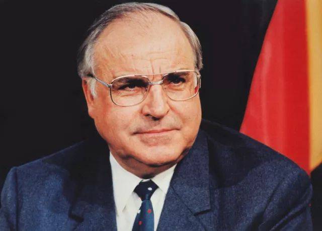 不久前去世的德国前总理 赫尔穆特·科尔(helmut kohl),自1982年10月