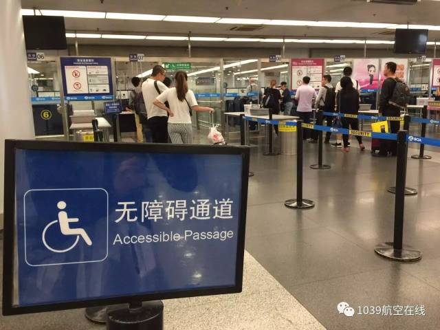 机场安检在此提示大家:机场安检现场设有无行李快速通道,如果