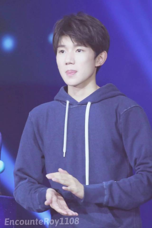 王俊凯的生日照片 e84fbbd32a5f409f964d2ab63351e564.jpeg