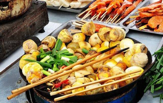 烤肠、毛蛋、麻辣烫是很好吃，可是你知道他们