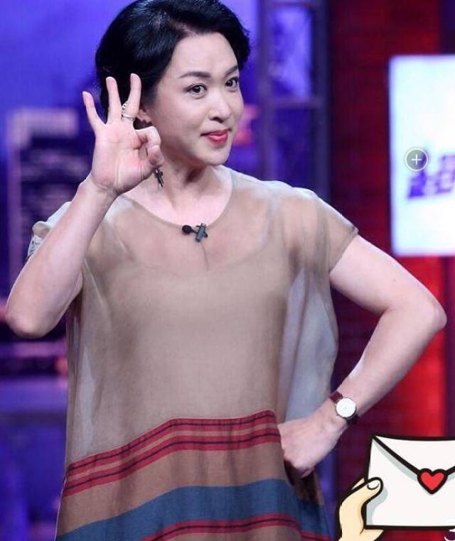 另外制作人沈玉琳还谈到他在内地就餐的情形,声称那里的人意识和服务