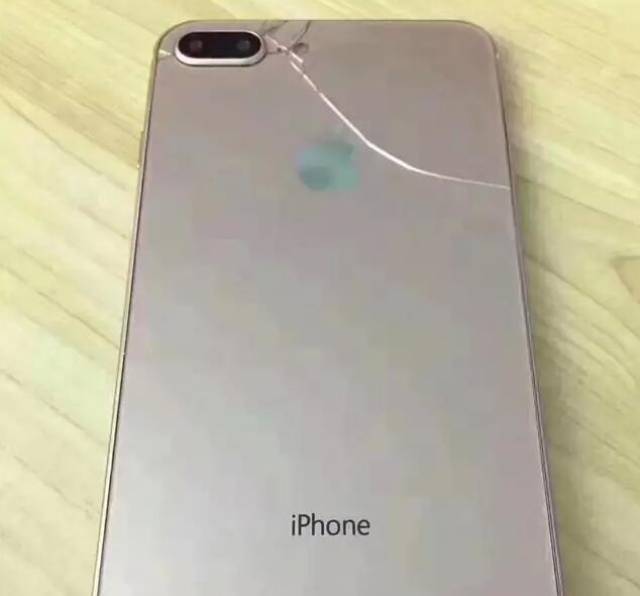 苹果iphone 8玻璃后壳不耐摔!明年的8s又有升级的卖点