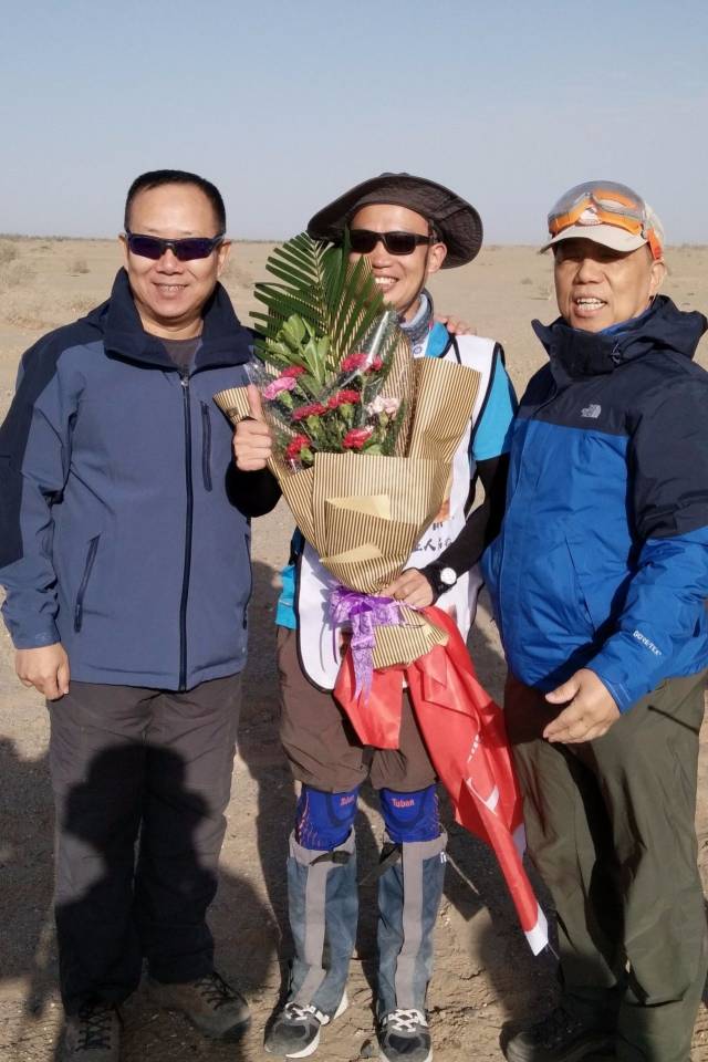 首届中国物业管理精英戈壁徒步挑战赛圆满成功
