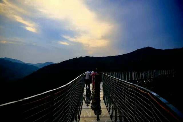 10月2日会昌起止大余丫山玻璃栈道,卧龙谷,a哆乡村,灵岩古寺一日游只