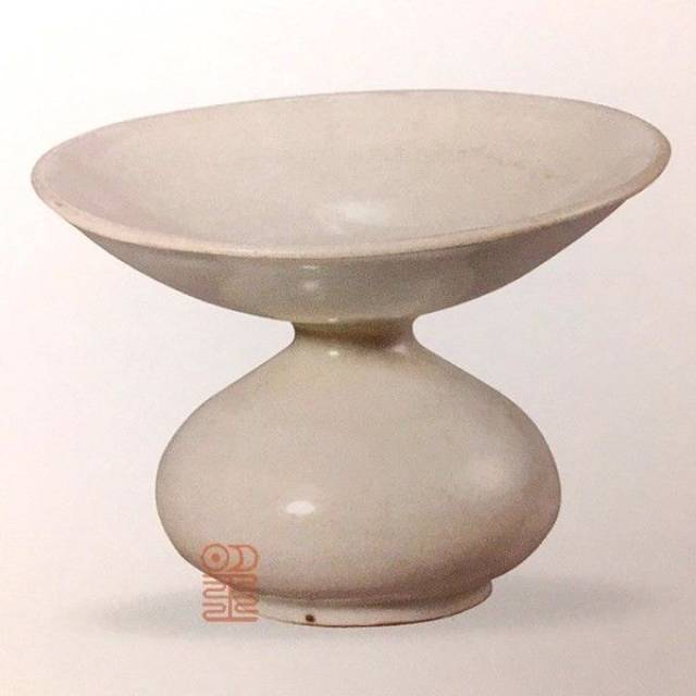 唐 邢窑白釉渣斗 港币$2-5w 美金$0.3-0.6w