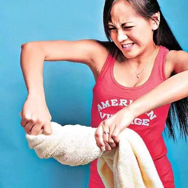 拧毛巾时手肘疼痛,小心得了"网球肘"