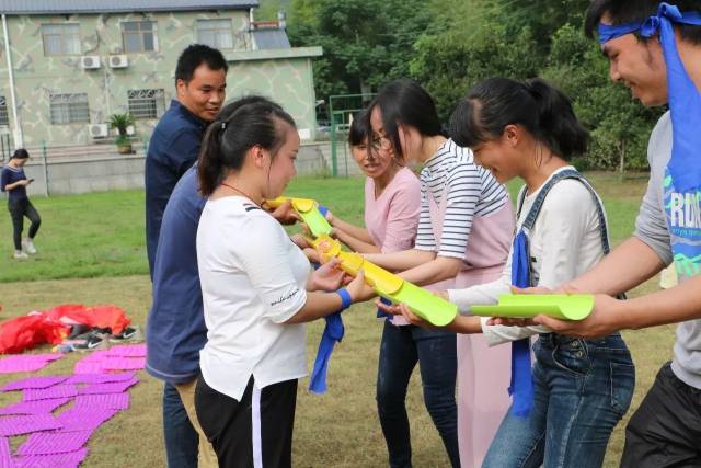 蓝队正在进行珠行万里比赛