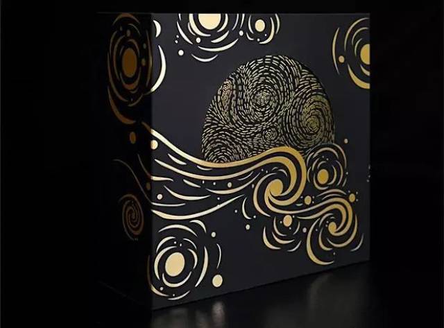 靠颜值夺冠,却偏要在口味上较劲 设计灵感源于梵高的名作《星月夜》