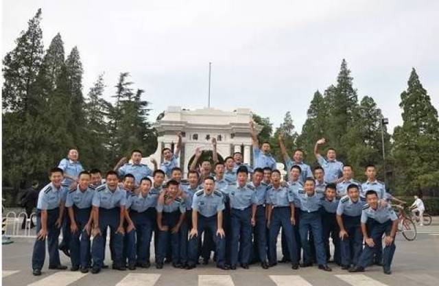 北京大学,北京航空航天大学三所学校培养"双学士"尖子飞行员,先分别在