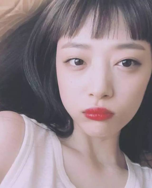 对于鹅蛋脸,其实任何刘海发型都可以驾驭.就是百搭脸型!