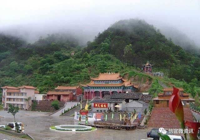 镇隆古城 信宜境内主要旅游景点有西江温泉,天马山,大仁山,石根山,甲