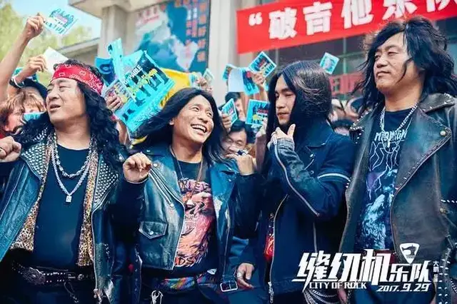 大鹏在娱乐圈的好人缘路人皆知,比起《煎饼侠》里接连刷脸的各路明星