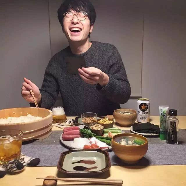 日本一位超会做饭的妹子每天抓拍老公吃饭的样子