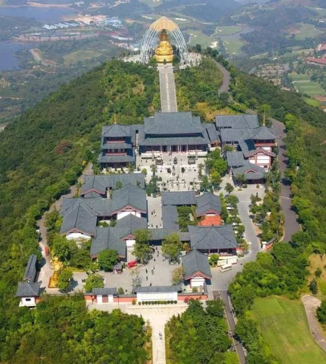 大华兴寺 大华兴寺位于"观音座莲"山,座落在云海谷,茶溪谷与大侠谷