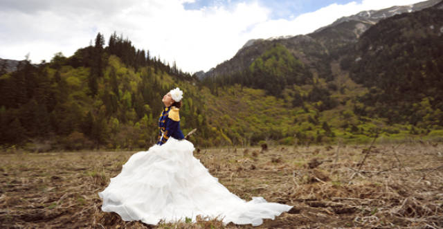 若尔盖婚纱摄影大草原旅拍婚纱照怎么拍好看