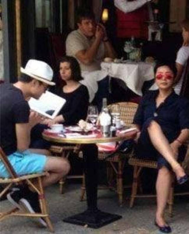 蒋雯丽皮肤干到全脸浮粉也不保养？难怪绯闻赶