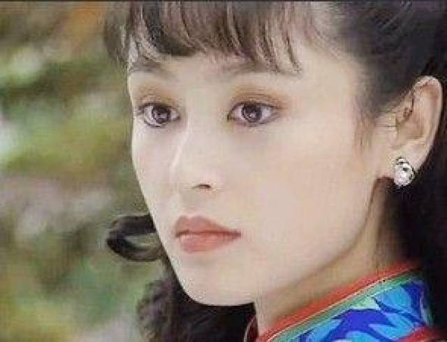 蒋雯丽皮肤干到全脸浮粉也不保养？难怪绯闻赶