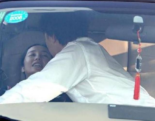 蒋雯丽皮肤干到全脸浮粉也不保养？难怪绯闻赶