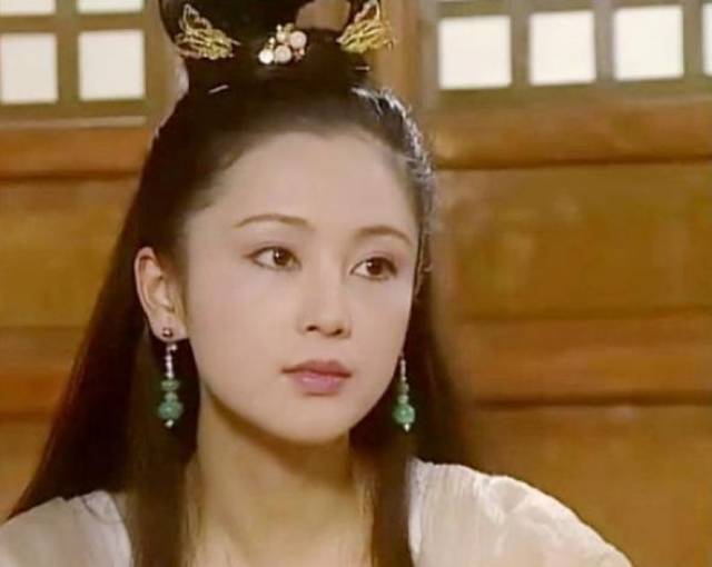 蒋雯丽皮肤干到全脸浮粉也不保养？难怪绯闻赶