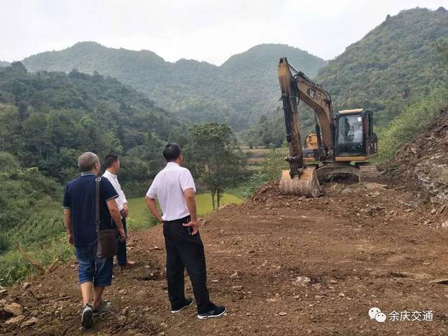 图为:敖溪镇大坪村大寨组至水田边建设现场