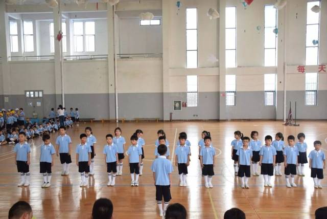 乐外小学部一年级队列队形比赛