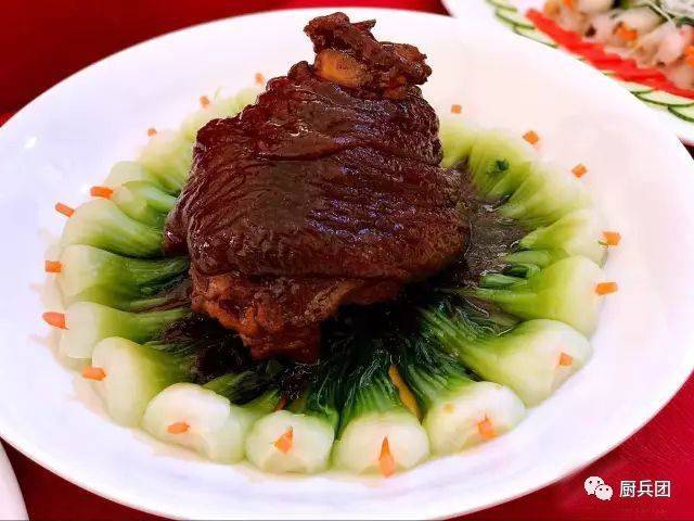 中国徽州菜婺源"蒸功夫"菜肴烹饪大赛参赛选手作品,与