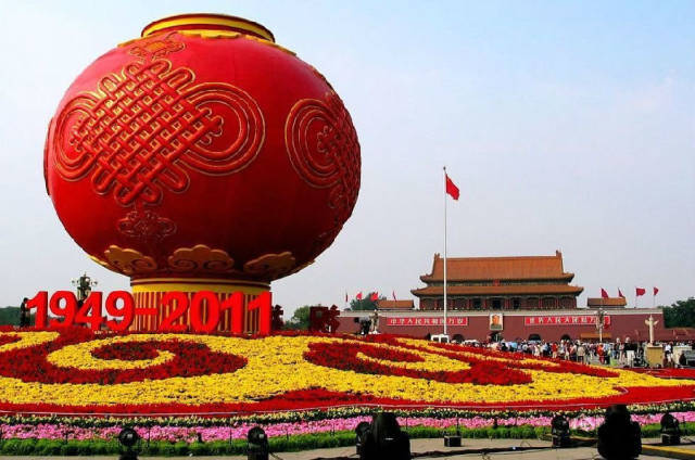 特稿丨天安门广场国庆花坛故事多,它们见证着祖国的成长!