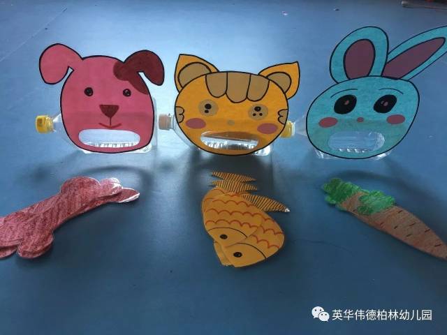 适合年龄段:大班 名称:《小动物吃一吃》 玩法:请小朋友给小动物投喂