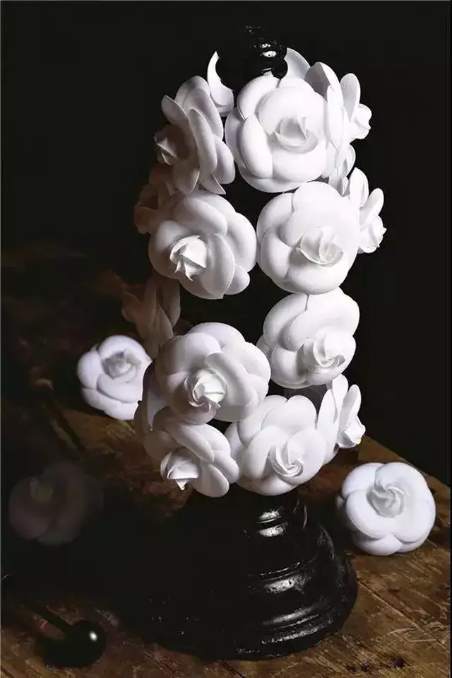 香奈儿的山茶花,纽扣,羽饰等都出自这里