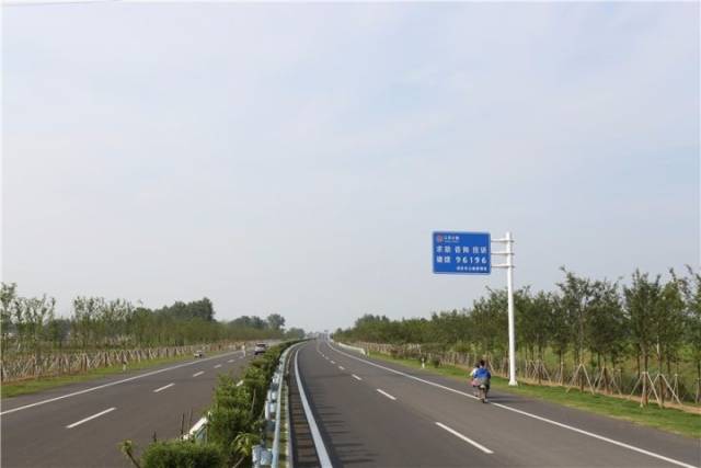 经老张集,王兴镇,棉花庄镇,上跨宁连高速公路,止于与233国道交叉处