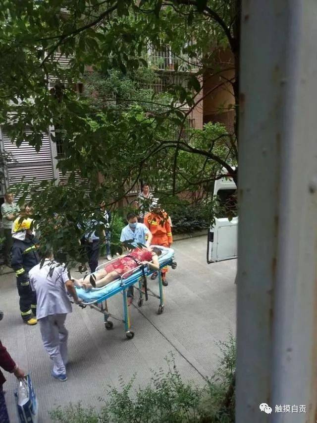 何苦哟!自贡三八路东源半岛小区一女子在家上吊自杀,被救下生死未卜!