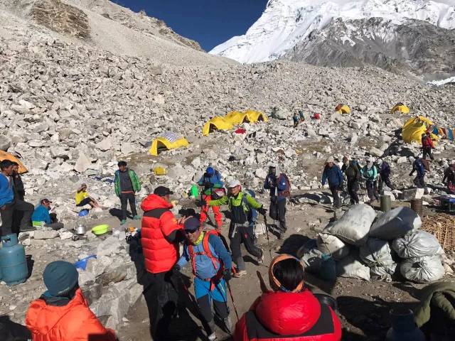 十一"最高"的生日祝福 | 北京大学登山队今晨成功登顶卓奥友峰!