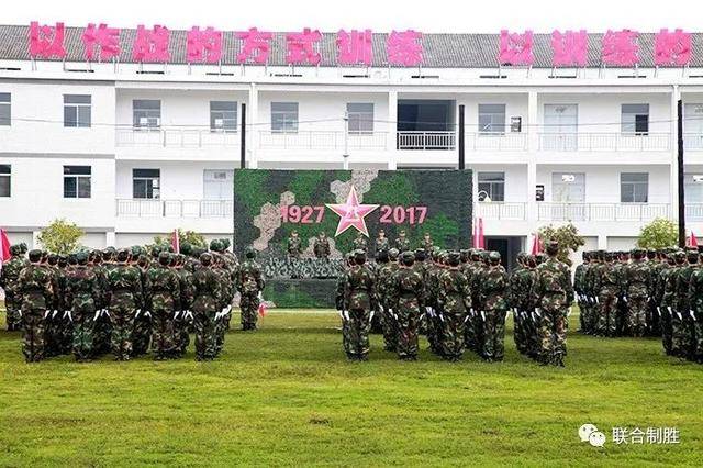 9月30日,火箭军某部举行阅兵仪式,全面检验部队军事训练成果和部队