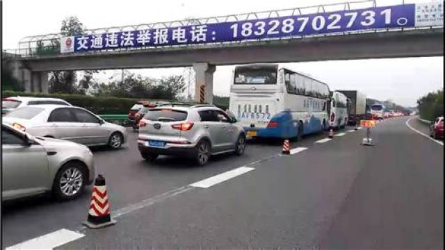 川q大已上线!宜宾北站一度关闭,一眼望去车车车车车车车