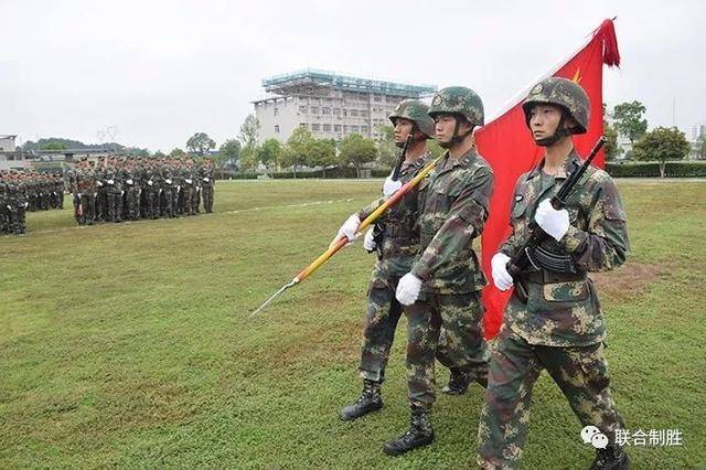 9月30日,火箭军某部举行阅兵仪式,全面检验部队军事训练成果和部队