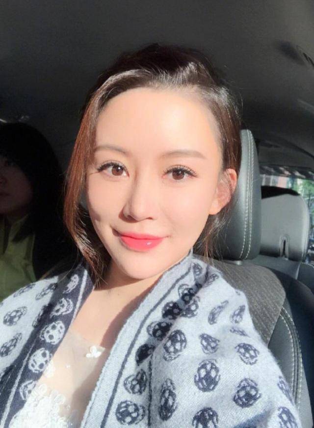 潘晓婷日常生活美照 35岁活得像美少女!